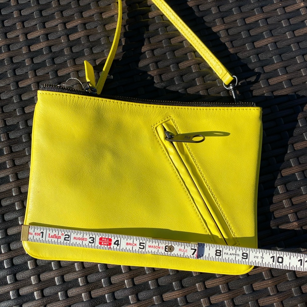 GAP Small Leather Convertible Crossbody NWOT - Picture 9 of 9